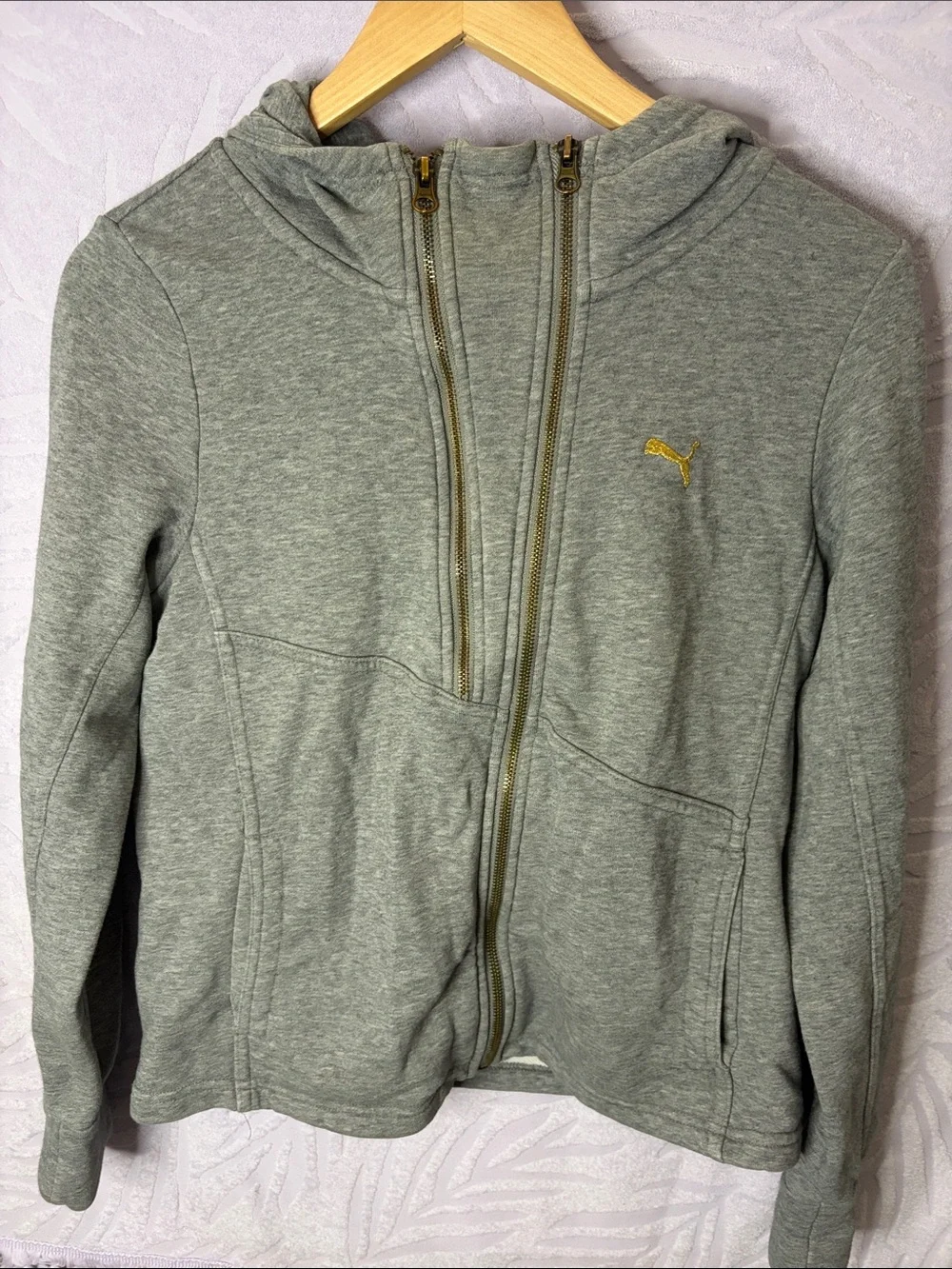 Puma light gray